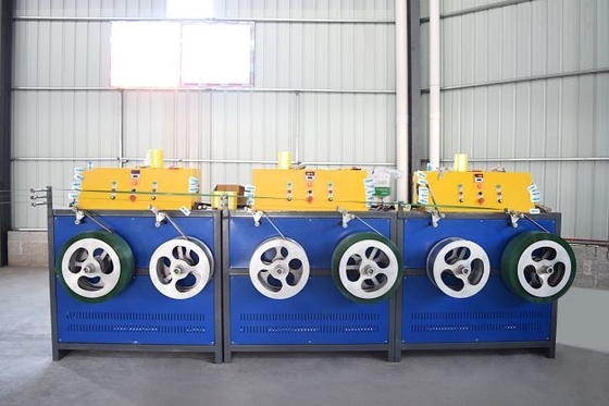 Automatische Winde 80KG/H HAUSTIER Bügel-Winden-Plastikgurt, der Maschine herstellt