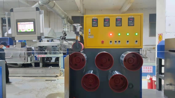 Automatische PET-Kunststoffband-Extrusionsmaschine 9-32 mm für Umreifungsband mit SPS-Steuerung GUOMAO-Getriebe